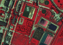 Аерофотозйомка: Споруди для очищення стічних вод біля промислового заводу - кольоровий інфрачервоний знімок