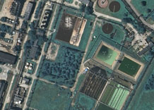 Аерофотозйомка: Споруди для очищення стічних вод біля промислового заводу - кольоровий знімок (RGB)
